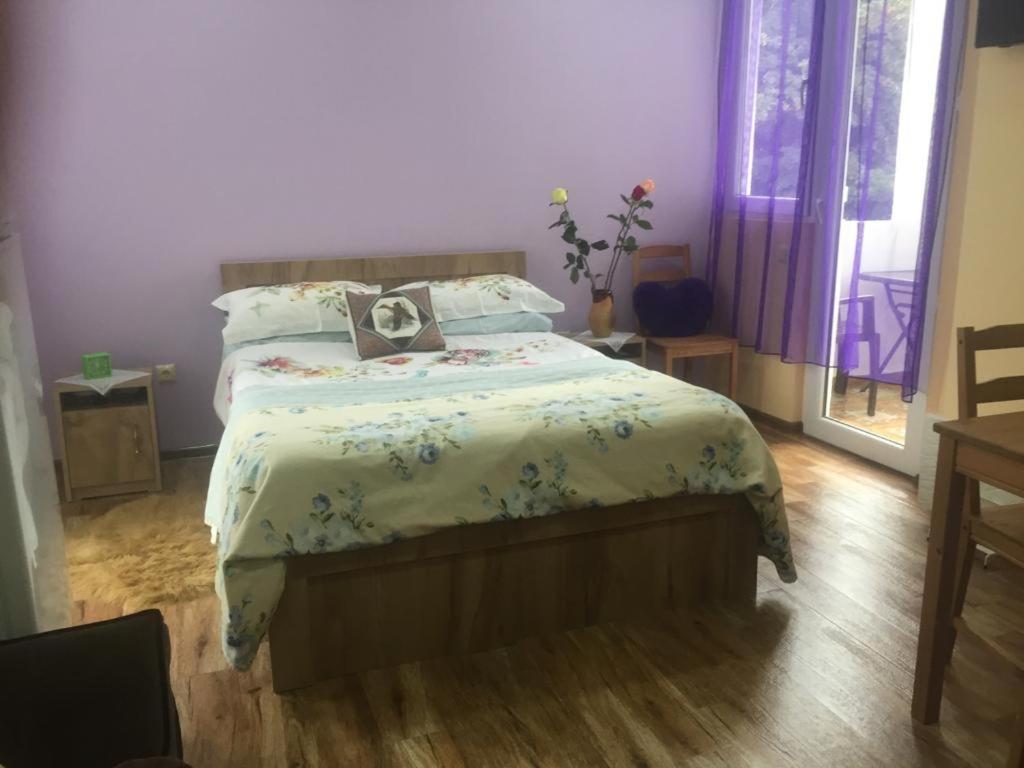 Квартира У Моря С Двумя Балконами Батуми Екстериор снимка